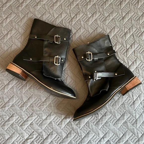 Black Boots - size 40/8 - Picture 1 of 8